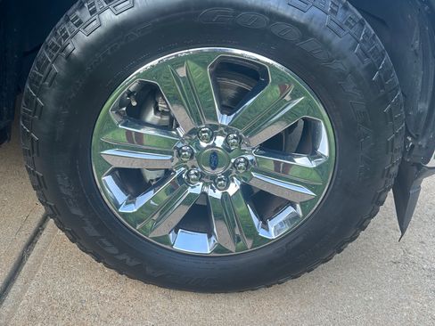 Used 2018 Ford F150 Lariat w/ Equipment Group 502A Luxury RWD image 5