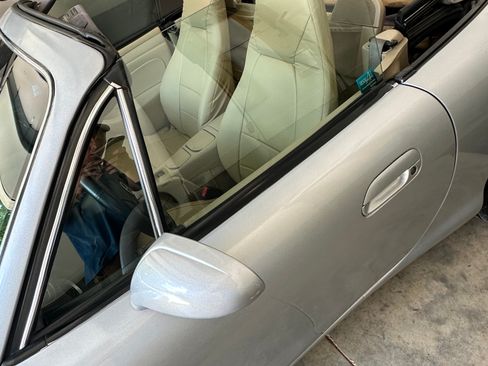 Used 2004 MAZDA MX-5 Miata LS image 6