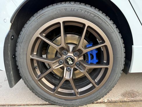 Used 2024 Volkswagen Golf R AWD/4WD image 16