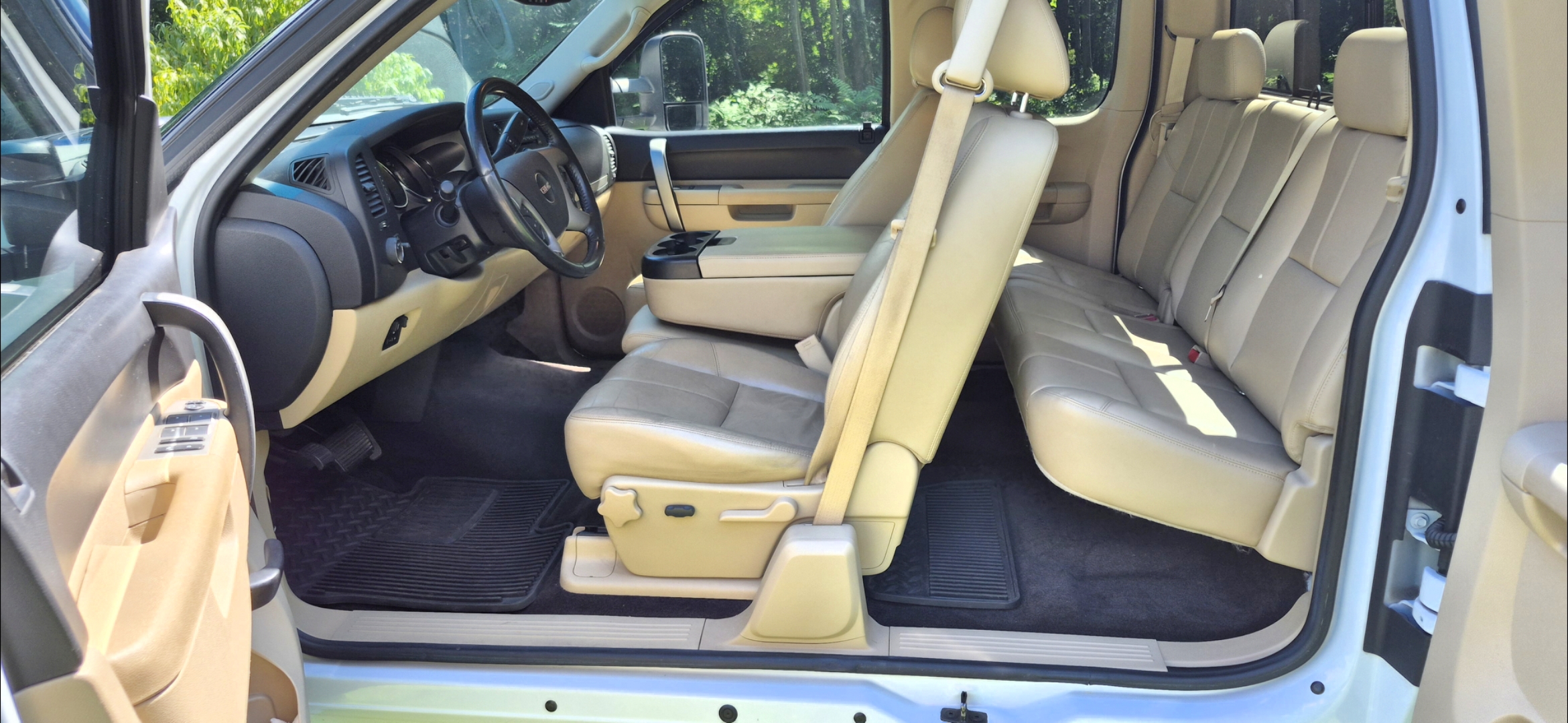 Used 2011 GMC Sierra 2500 SLE w/ SLE Preferred Package AWD/4WD image 9