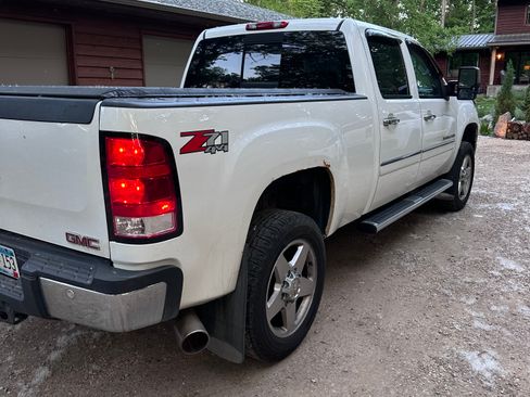 Used 2011 GMC Sierra 2500 Denali w/ Suspension Package, Off-Road AWD/4WD image 5