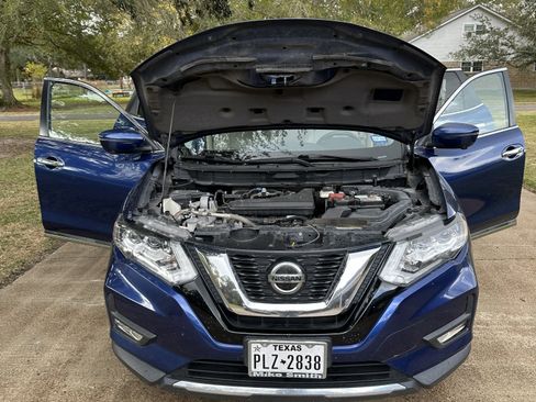 Used 2020 Nissan Rogue SL w/ Premium Package image 2