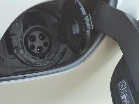 Used 2018 Mercedes-Benz C 350e Sedan image 8