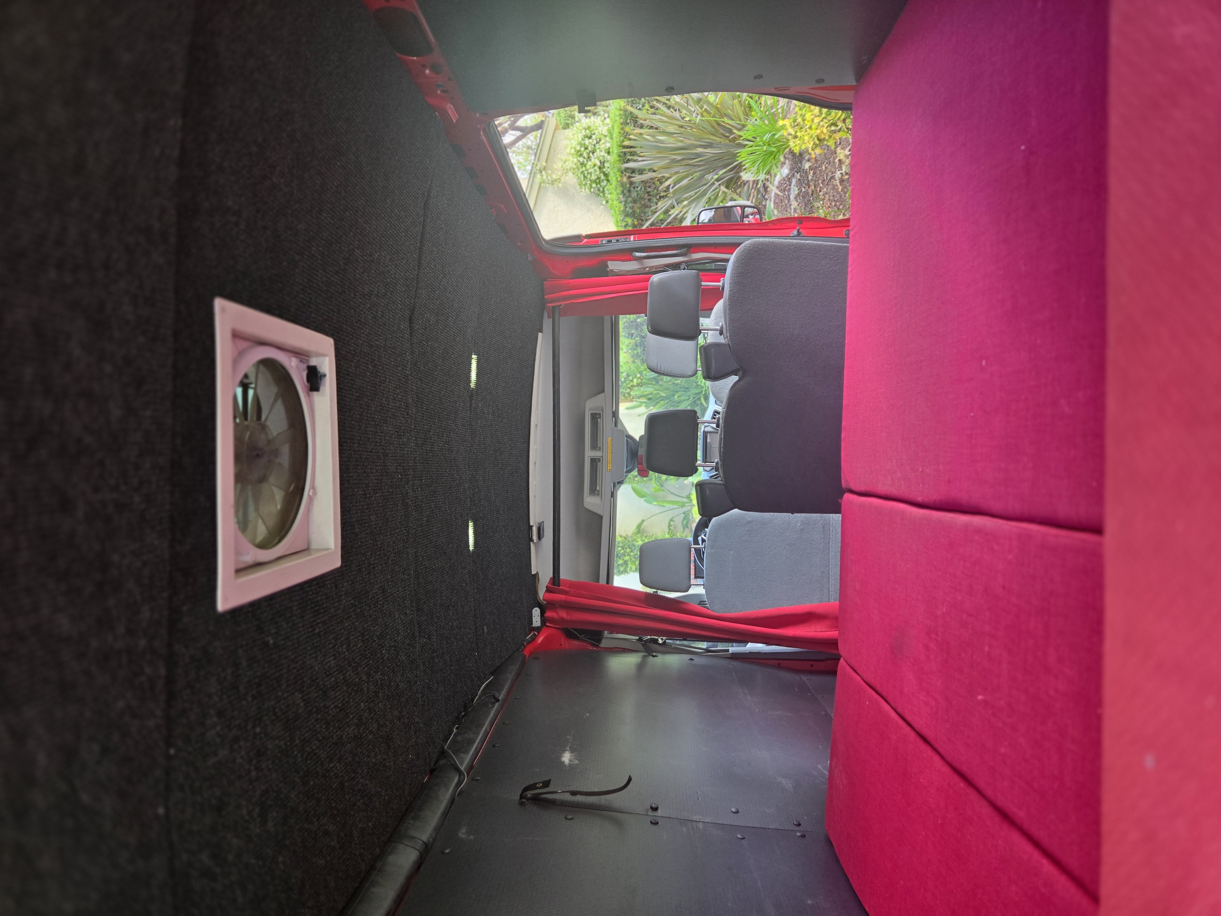 Used 2015 Ford Transit 250 148 Medium Roof RWD image 4