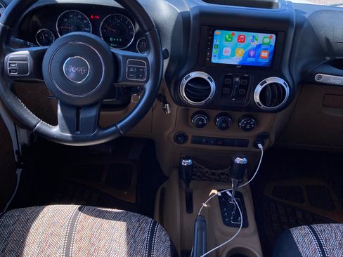 Used 2015 Jeep Wrangler Unlimited Rubicon w/ Max Tow Package AWD/4WD image 6