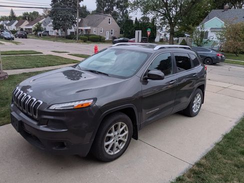 Used 2015 Jeep Cherokee Latitude w/ Cold Weather Group image 6