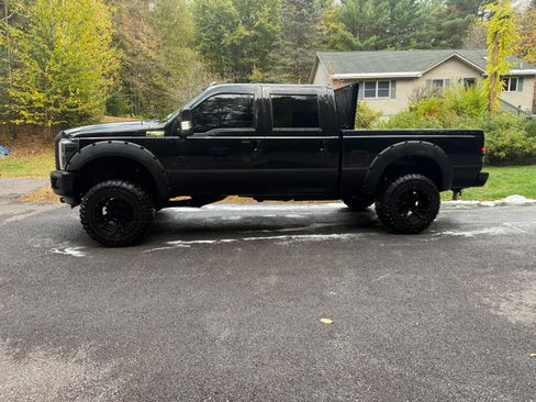 Used 2015 Ford F250 Platinum w/ FX4 Off-Road Package image 2