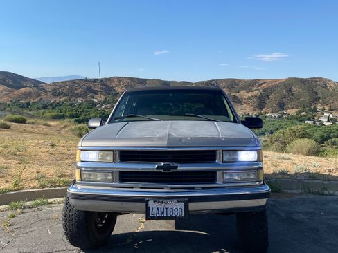 Used 1999 Chevrolet Tahoe 2WD w/ Comfort & Security Pkg image 2