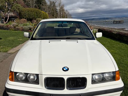 Used 1996 BMW 328iS Coupe RWD image 1