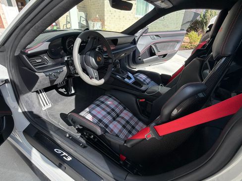Used 2022 Porsche 911 GT3 image 8