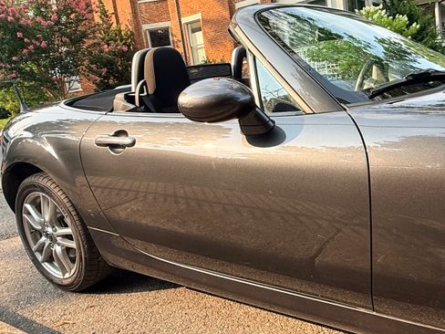 Used 2014 MAZDA MX-5 Miata Sport w/ Convenience Package RWD image 9
