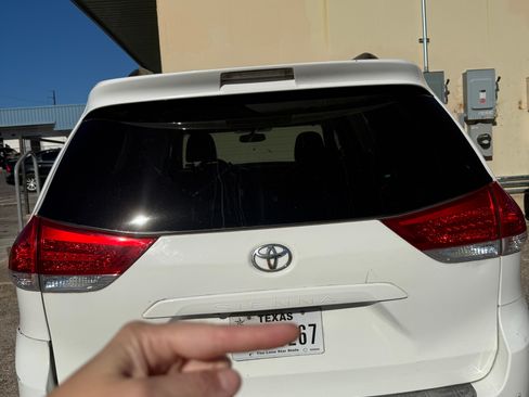 Used 2011 Toyota Sienna XLE image 8