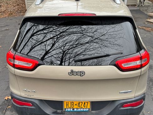 Used 2014 Jeep Cherokee Latitude w/ Cold Weather Group image 10