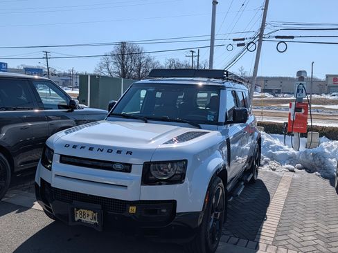Used 2023 Land Rover Defender 110 image 12