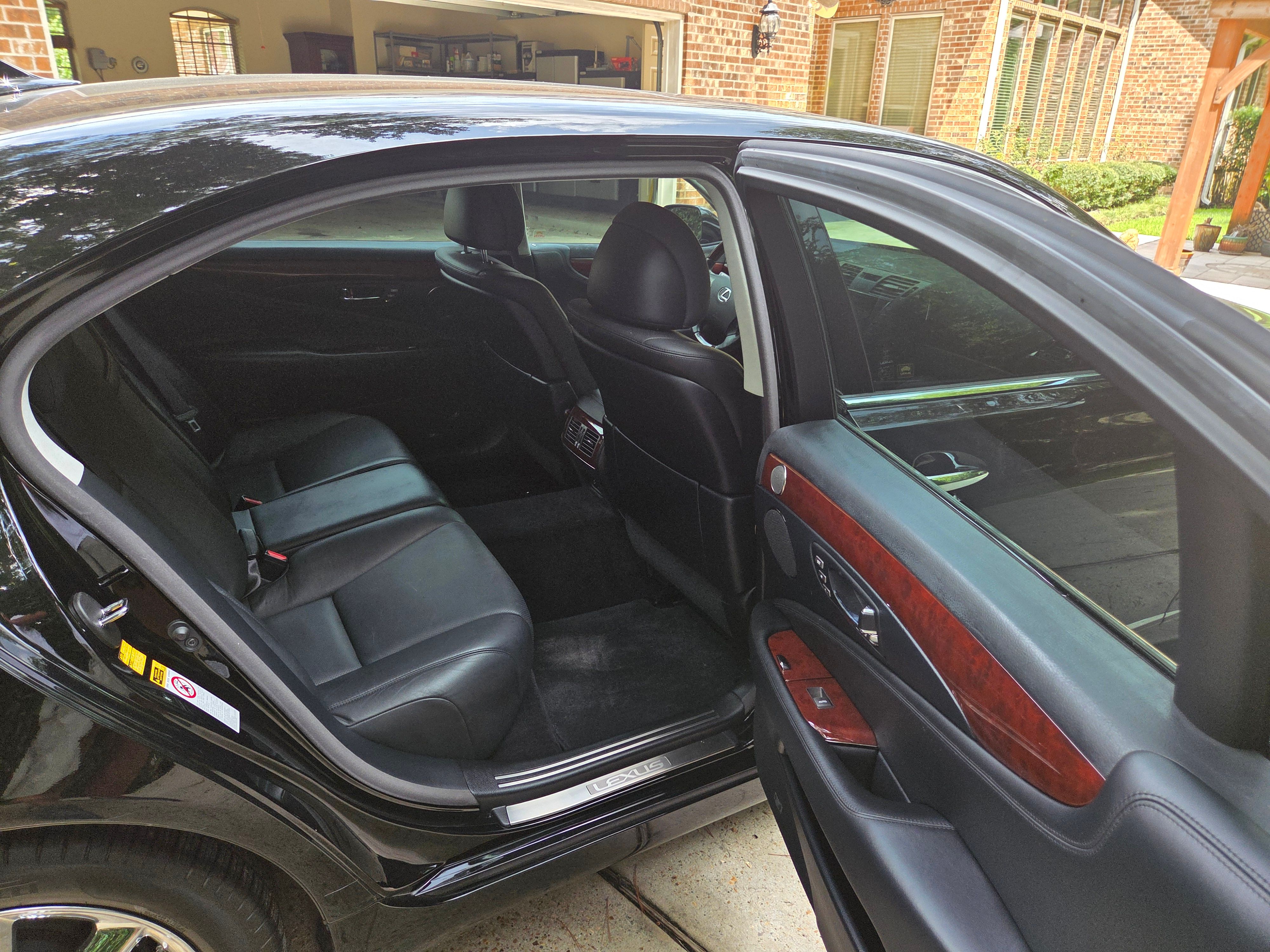 Used 2007 Lexus LS 460 L w/ Luxury Pkg RWD image 8