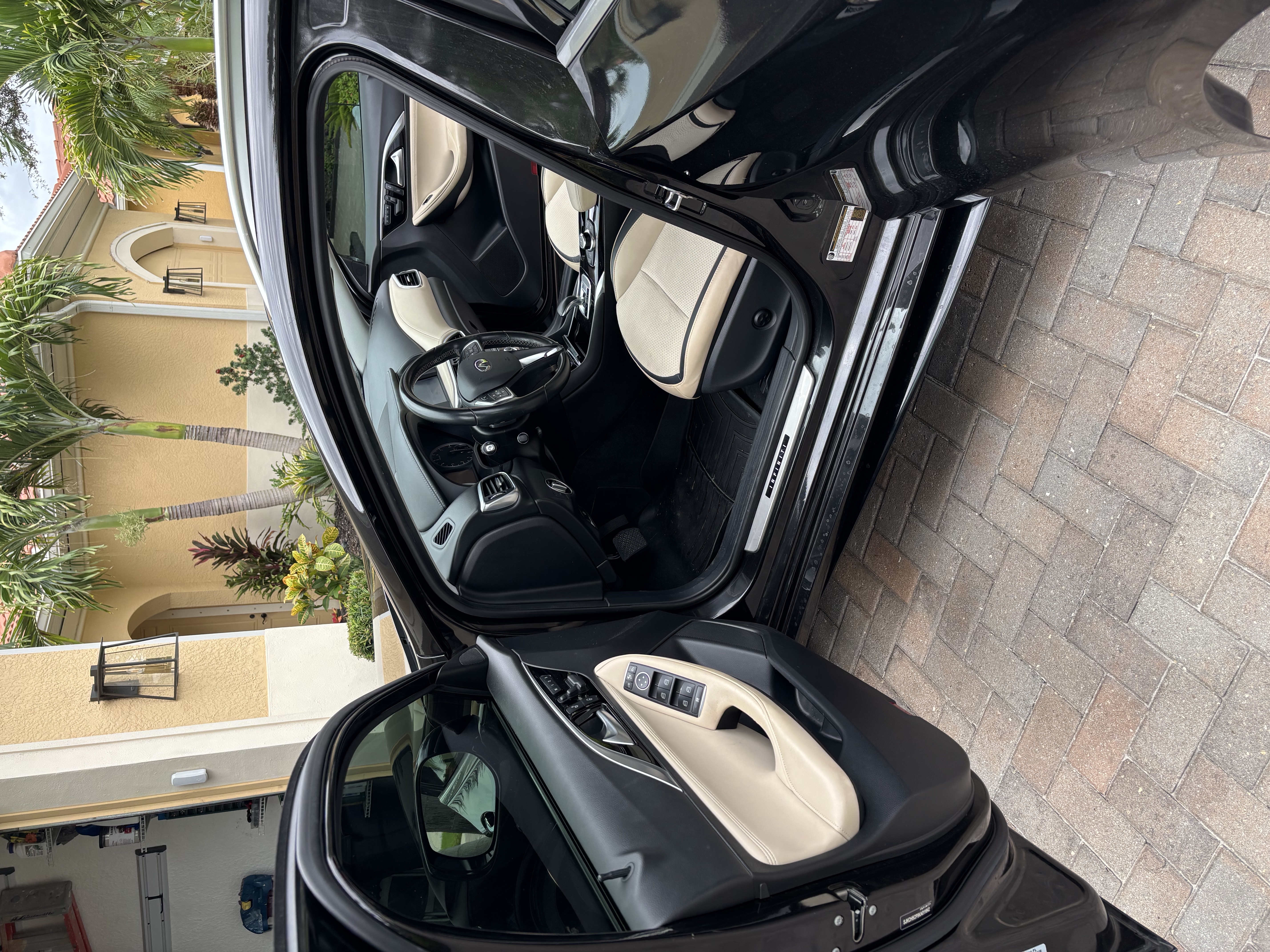 Used 2019 INFINITI QX30 w/ Navigation Package FWD image 12