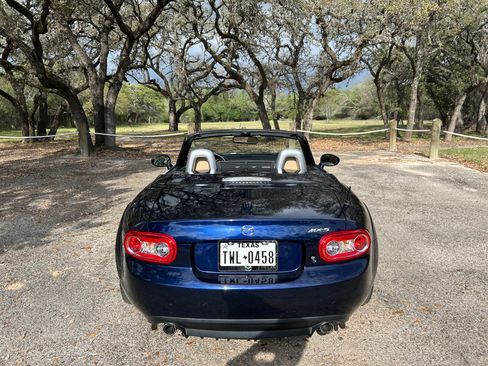 Used 2011 MAZDA MX-5 Miata Grand Touring w/ Premium Pkg image 9