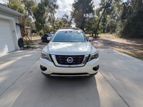 Used 2017 Nissan Pathfinder Platinum image 10