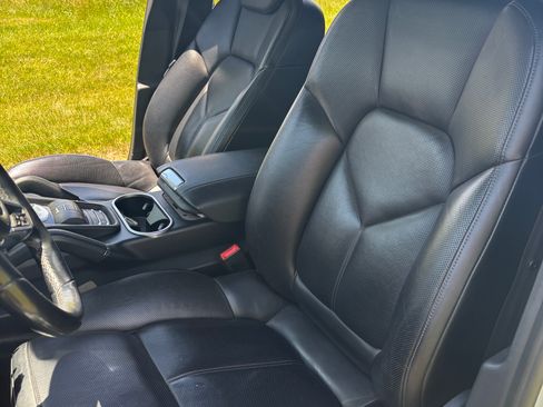 Used 2017 Porsche Cayenne S Platinum AWD/4WD image 13