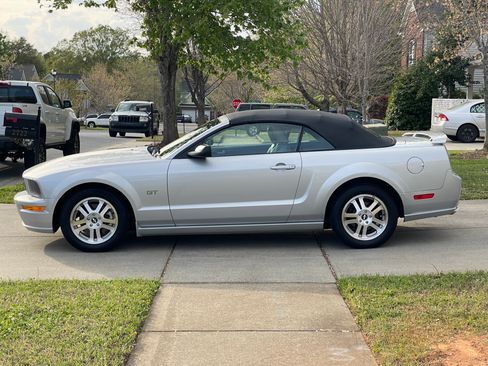 Used 2006 Ford Mustang GT Premium image 4