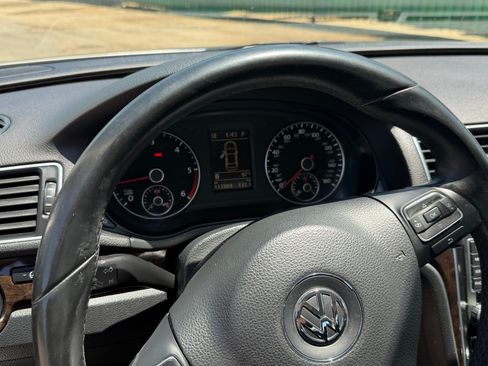Used 2014 Volkswagen Passat TDI SEL Premium FWD image 11