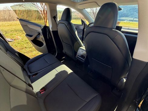 Used 2026 Tesla Model Y Long Range image 17