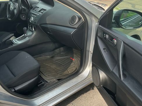 Used 2011 MAZDA MAZDA3 i Sport image 10
