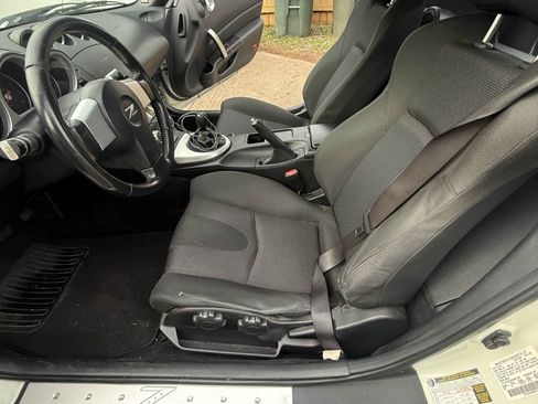 Used 2006 Nissan 350Z Coupe w/ (N93) Cargo Convenience Pkg image 13