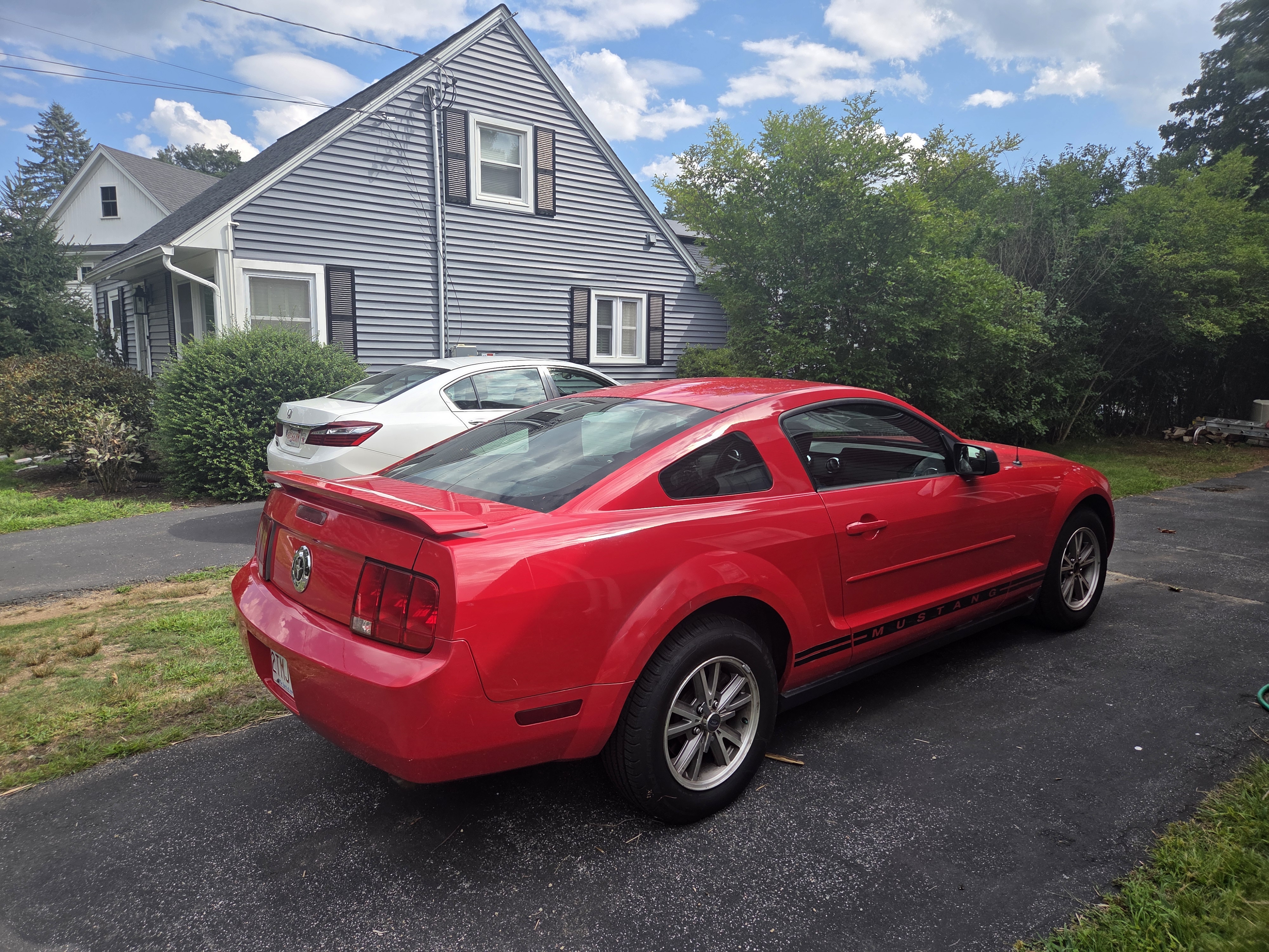 Used 2005 Ford Mustang Premium RWD image 4