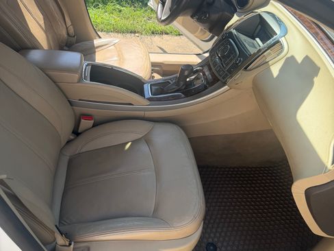 Used 2010 Buick LaCrosse CXL FWD image 6