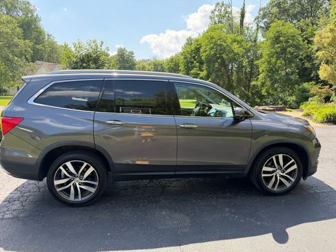 Used 2017 Honda Pilot Elite image 1