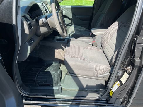 Used 2016 Nissan Frontier SV AWD/4WD image 13