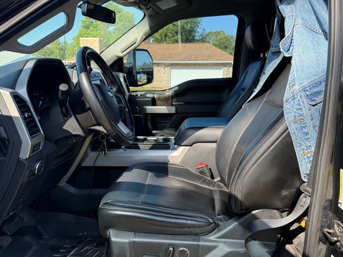 Used 2018 Ford F350 Lariat w/ Chrome Package image 12