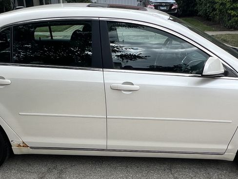 Used 2011 Chevrolet Malibu LT w/ White Diamond Premium Package FWD image 2