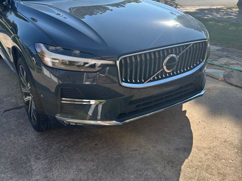 Used 2023 Volvo XC60 B5 Ultimate w/ Climate Package image 2