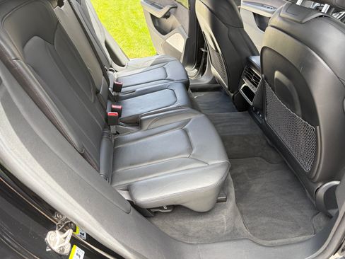 Used 2019 Audi Q8 Prestige w/ Luxury Package AWD/4WD image 14