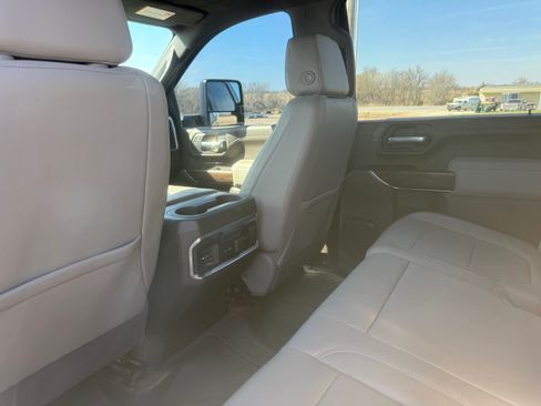 Used 2022 GMC Sierra 2500 SLT w/ SLT Convenience Package image 6
