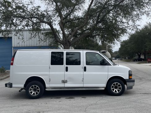 Used 2017 GMC Savana 2500 image 6