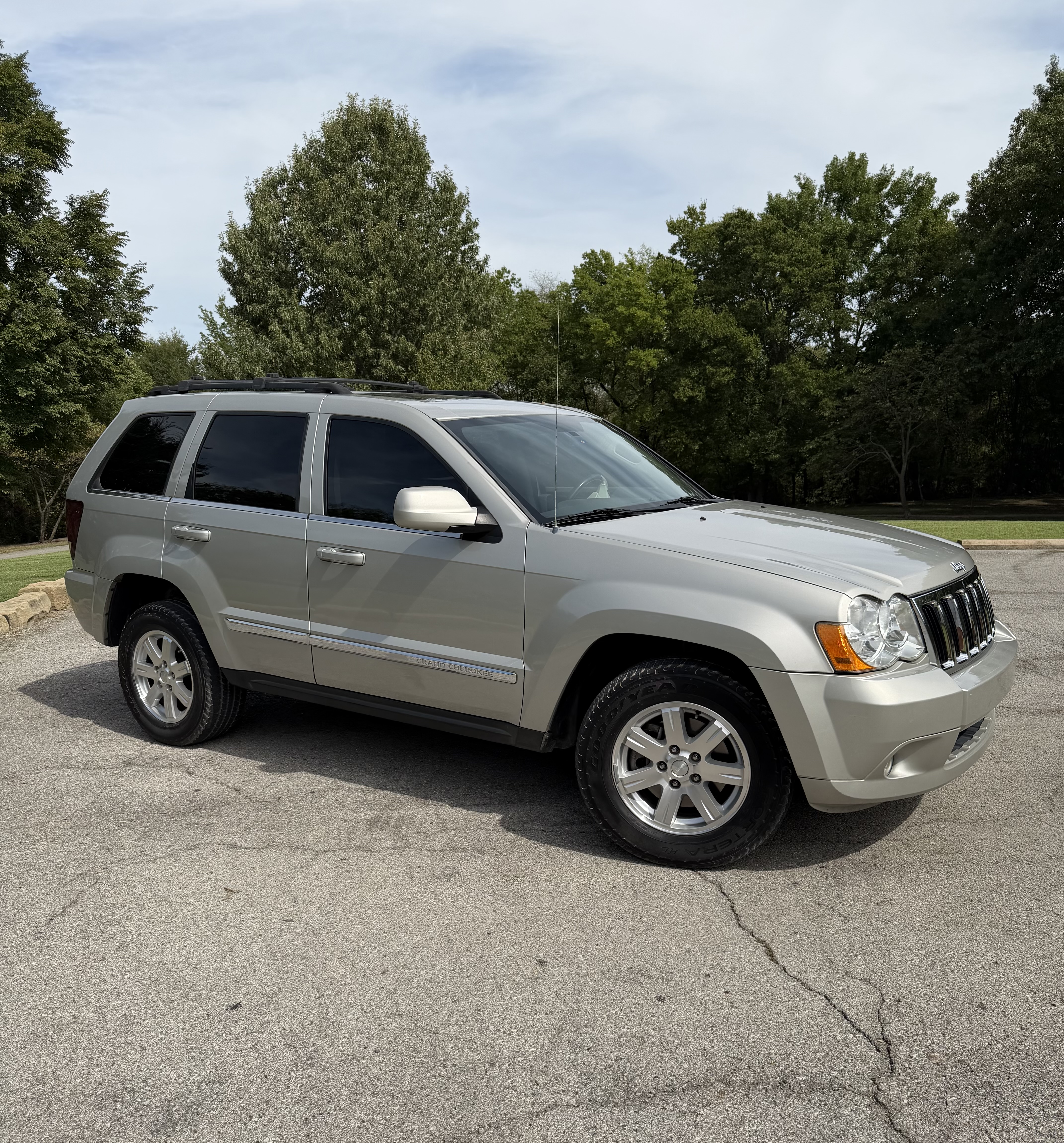 Used 2008 Jeep Grand Cherokee Limited w/ Trailer Tow Group IV AWD/4WD image 8