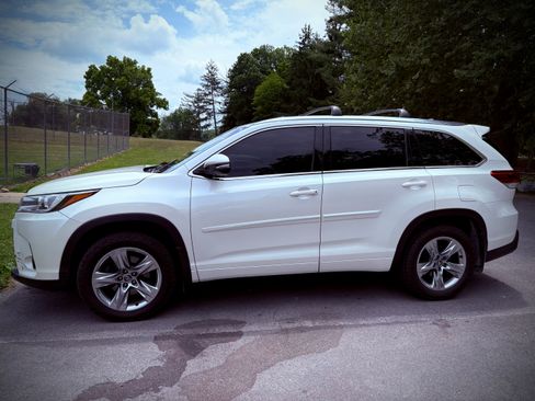 Used 2018 Toyota Highlander Limited AWD/4WD image 6