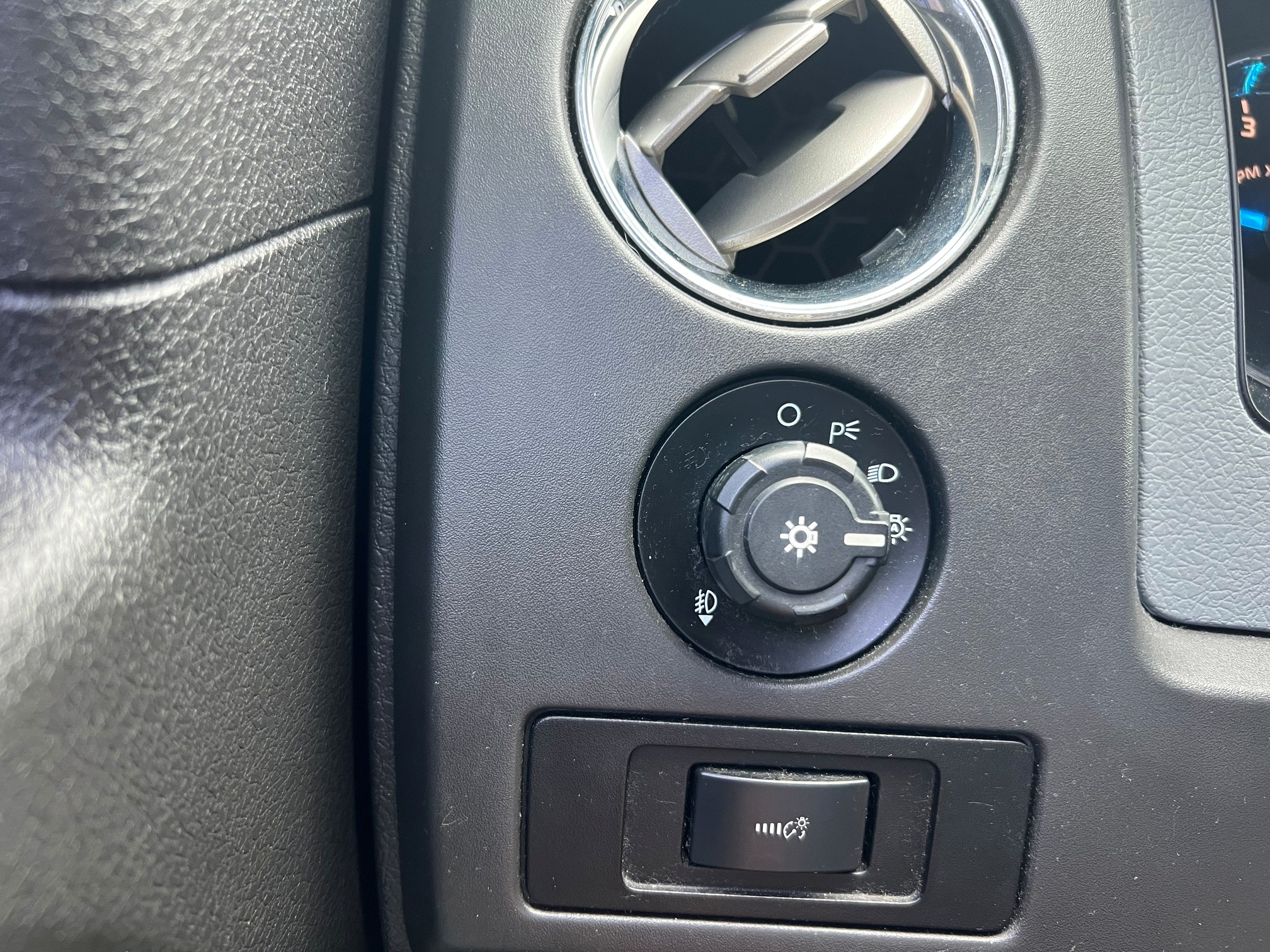 Used 2013 Ford F150 XLT w/ Luxury Equipment Group AWD/4WD image 12