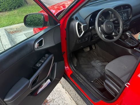 Used 2021 Kia Soul LX FWD image 10