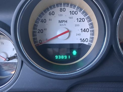 Used 2010 Dodge Challenger R/T image 18