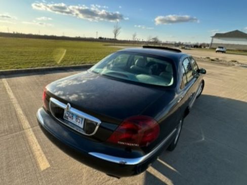 Used 2001 Lincoln Continental image 13