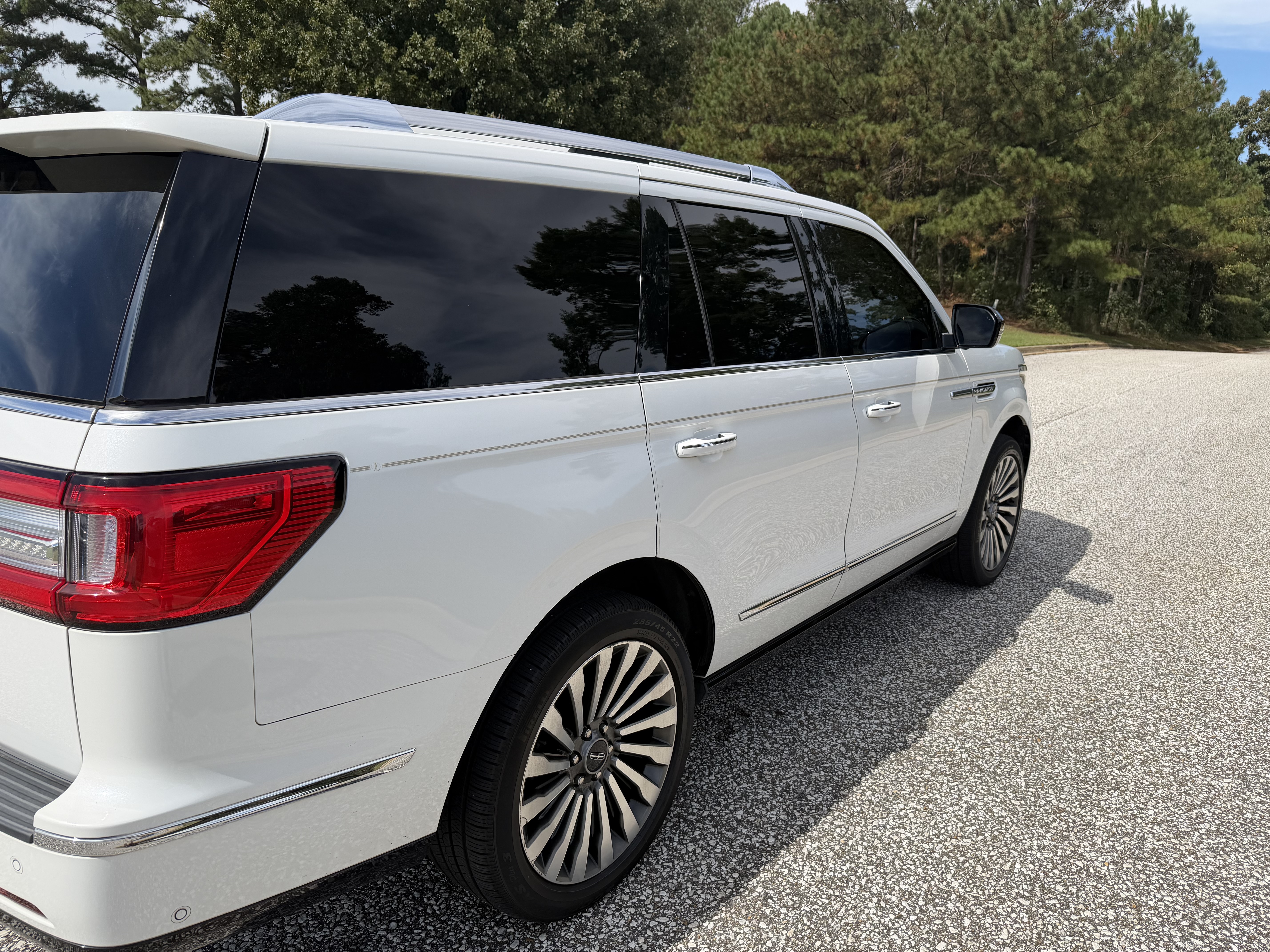 Used 2020 Lincoln Navigator Reserve w/ Luxury Package AWD/4WD image 6