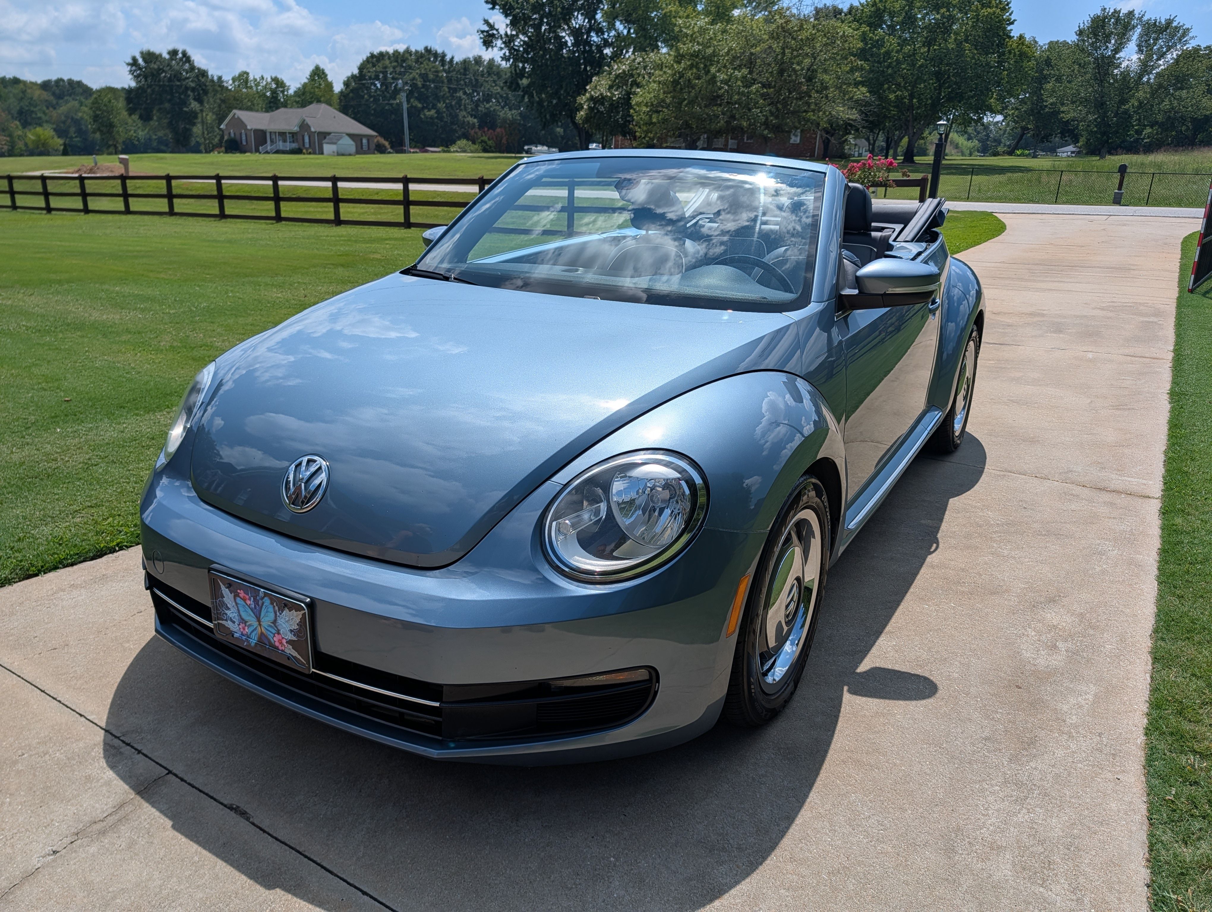 Used 2016 Volkswagen Beetle 1.8T Denim FWD image 1