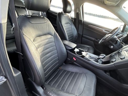 Used 2014 Ford Fusion SE w/ Equipment Group 202A image 18