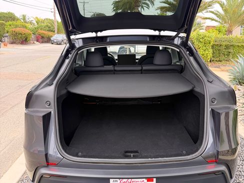 Used 2026 Tesla Model Y Long Range AWD/4WD image 11