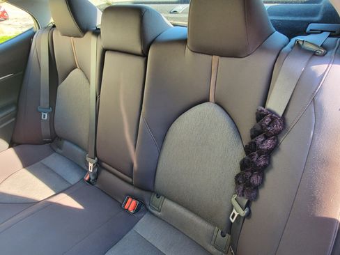 Used 2018 Toyota Camry LE image 12