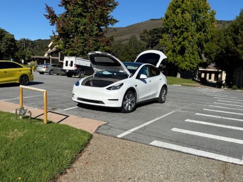 Used 2022 Tesla Model Y Long Range image 2